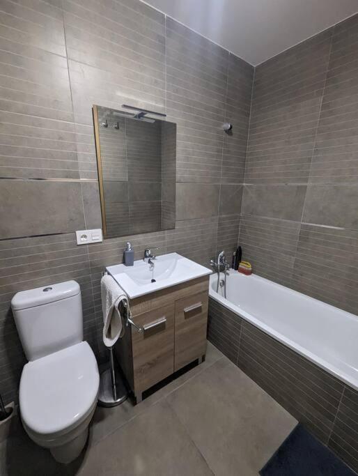 Piso Completo Y Moderno, Burgos Apartman Kültér fotó